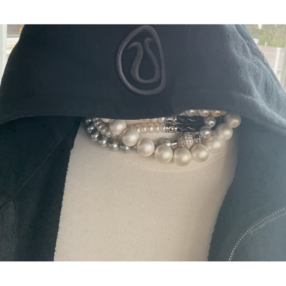 Lululemon Scuba Hoodie - Picture 4 of 4